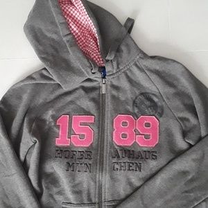 Hofbrauhaus Munchen sheatshirt.